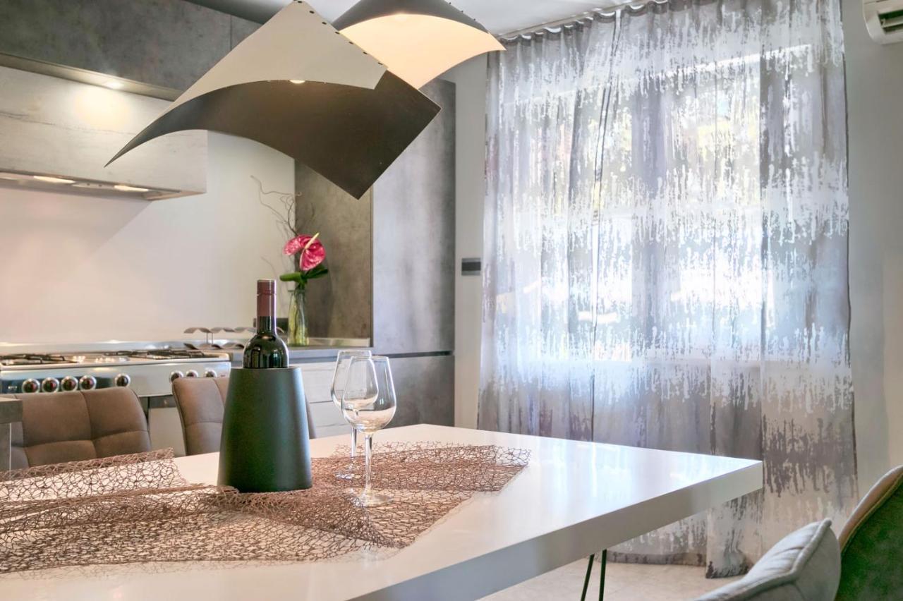 Modern Oasis Apartment Pola Esterno foto