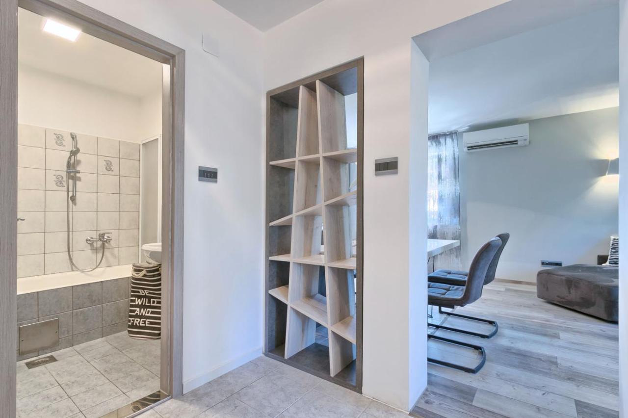Modern Oasis Apartment Pola Esterno foto