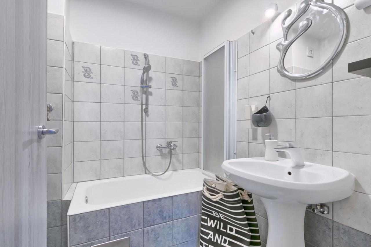 Modern Oasis Apartment Pola Esterno foto