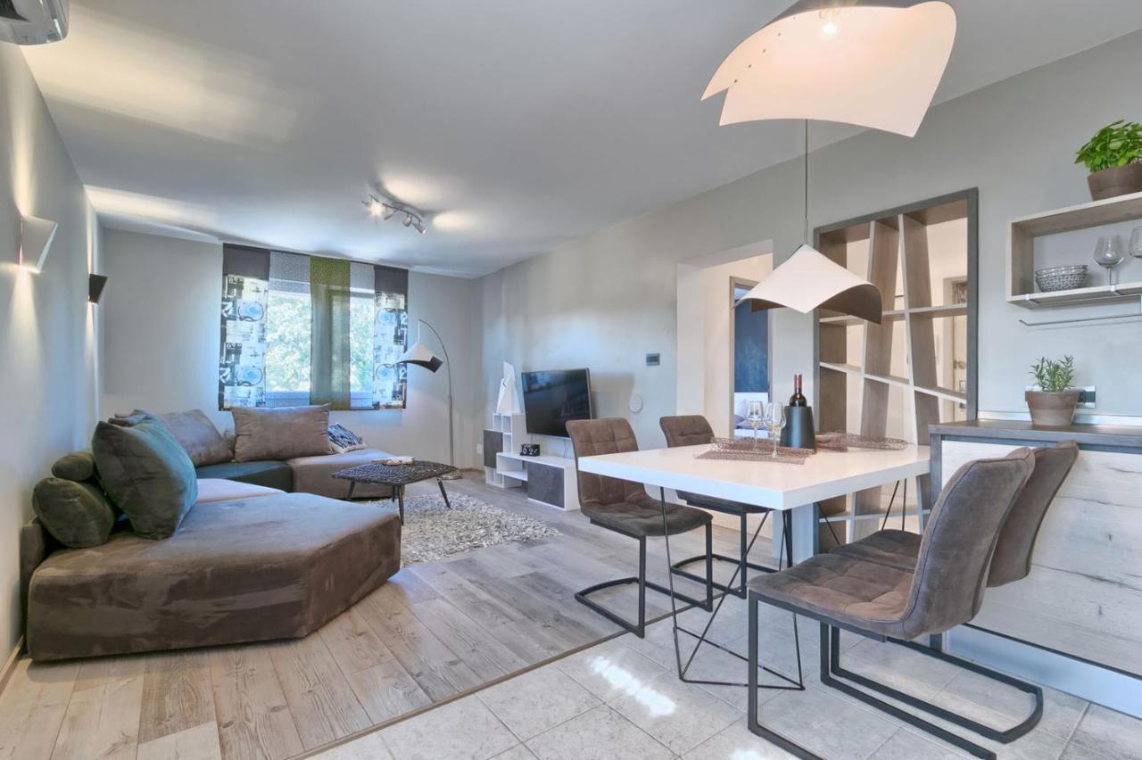 Modern Oasis Apartment Pola Esterno foto